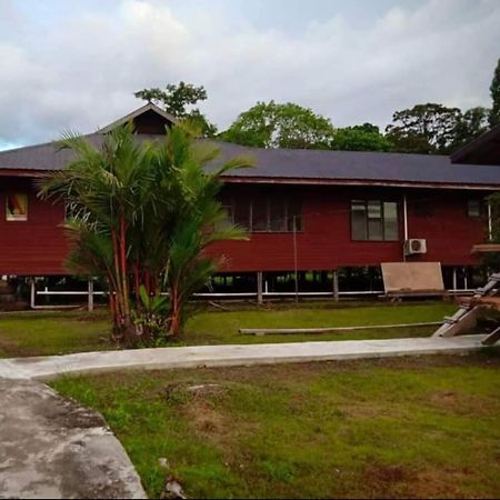 Mulu Tribal Homestay Экстерьер фото
