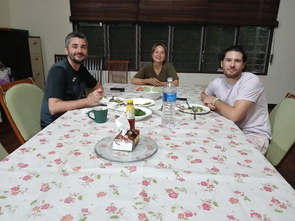 Mulu Tribal Homestay Экстерьер фото