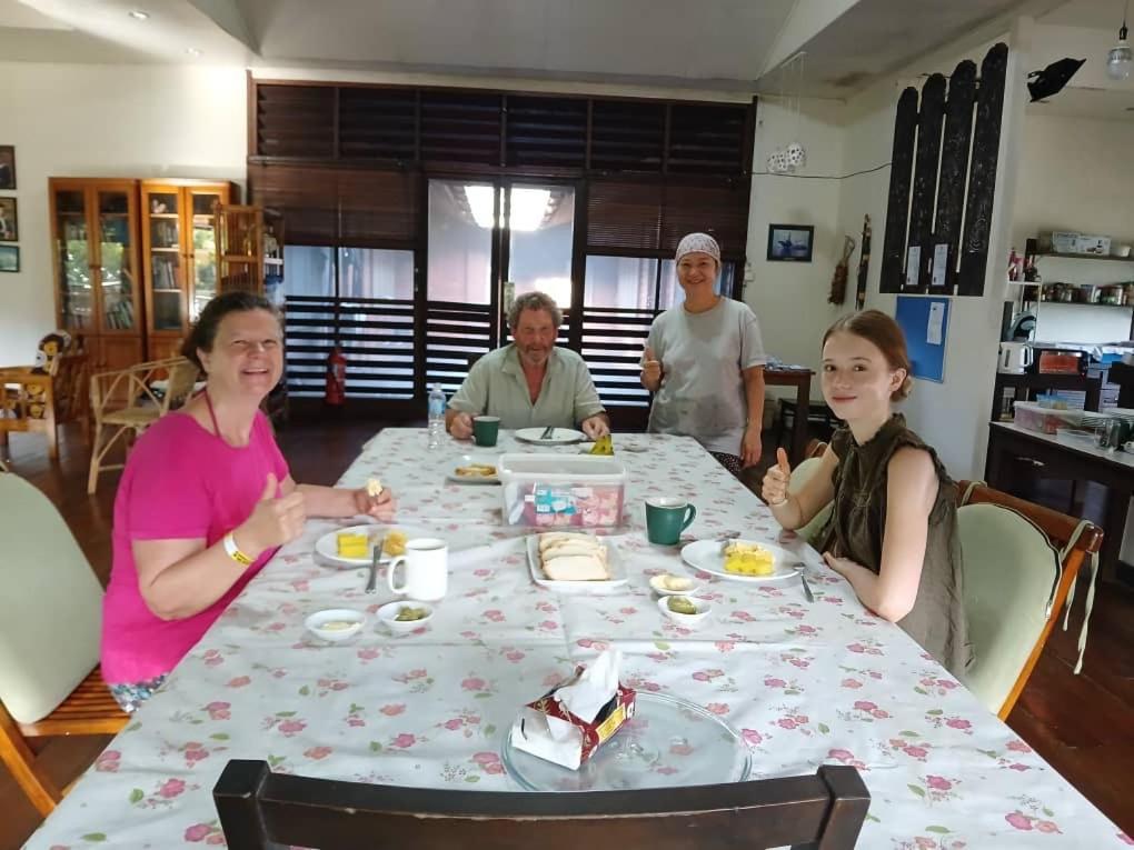 Mulu Tribal Homestay Экстерьер фото