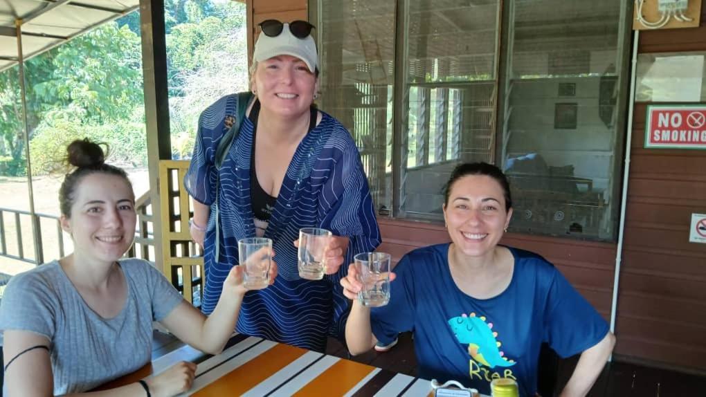 Mulu Tribal Homestay Экстерьер фото